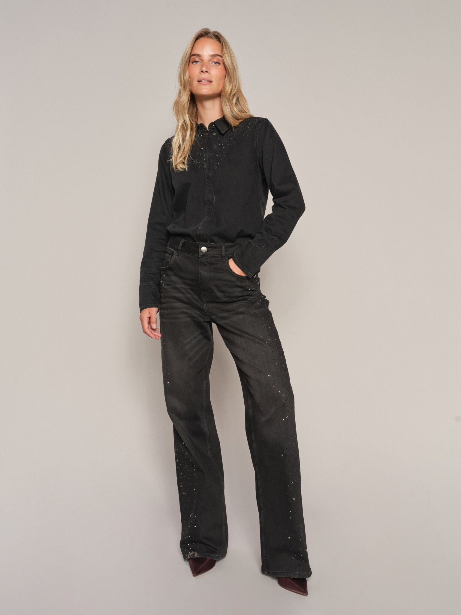 Modelshot / Dark Grey / Detail